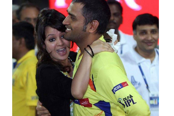 தோனி கூட வாழுறதே இவ்வளவு கஷ்டம்... உருக்கத்துடன் பேசிய மனைவி சாக்க்ஷி | Sakshi Dhoni Talks About Marriage Life With Dhoni