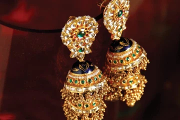 வார முதலில் இறங்கிய தங்கம் விலை - எவ்வளவு தெரியுமா?