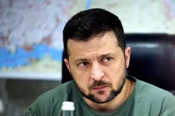 உக்ரைன் அதிபர் அதிரடி; தூக்கி எறியப்பட்ட அதிகாரிகள்!