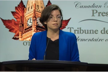 மக்கள் பணத்தில் நத்தார் சுற்றுலா சென்ற கனடிய அரசியல்வாதிக்கு ஏற்பட்ட நெருக்கடி