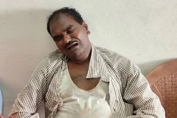 பிரம்பால் அடித்து மாணவனுக்கு கை, கால் வீக்கம்... ஆசிரியரை தாக்கிய பெற்றோர்