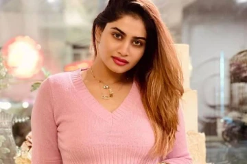 என்ன சிம்ரன் இது? கடற்கரையில் ரசிகர்களை வாய்ப்பிளக்க வைத்த நடிகை ஷிவானி..