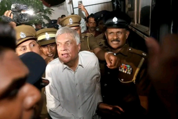 விசேட பாதுகாப்புடன் ரணிலின் முதல் பேருந்து பயணம் | Ranil S First Arrest Time