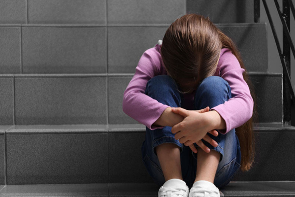 மேலதிக வகுப்புக்கு சென்ற சிறுமி துஸ்பிரயோகம்; ஆசிரியர் தலைமறைவு | Girl In Extra Class Abused Teacher Absconds