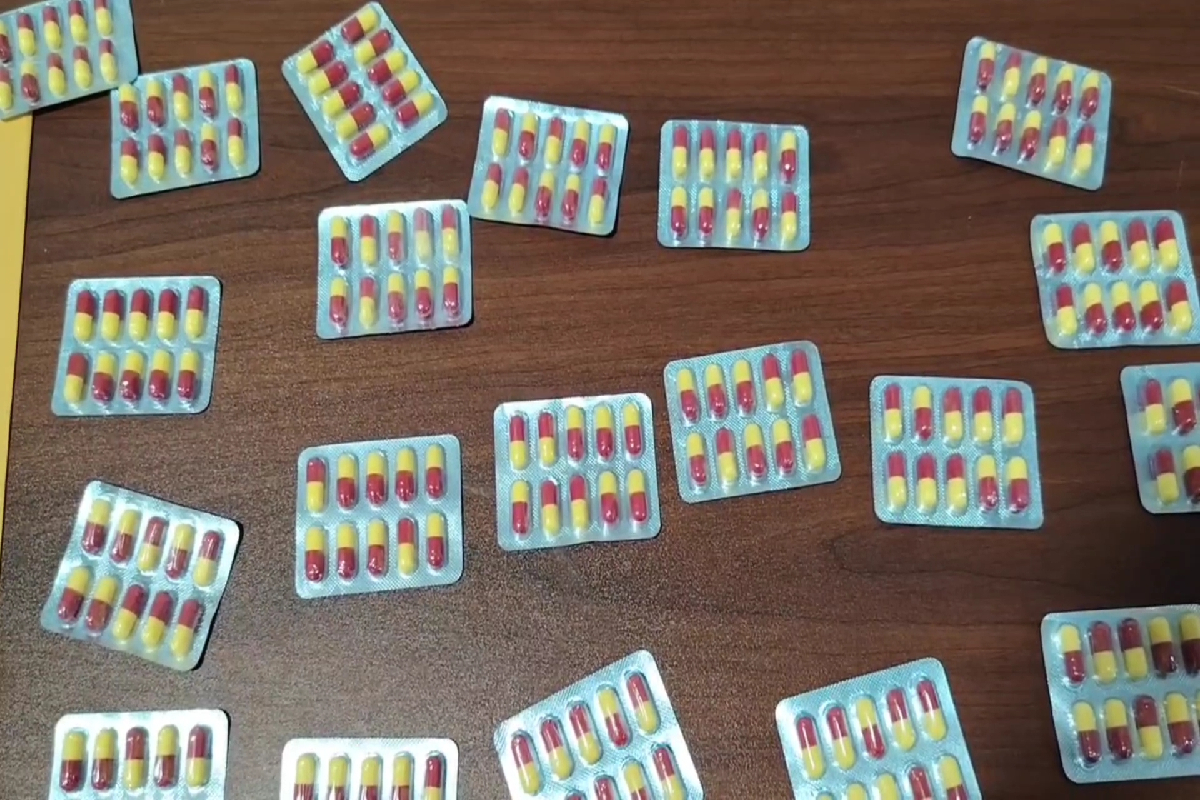 வவுனியாவில் போதை மாத்திரைகளுடன் நான்கு இளைஞர்கள் கைது! | Four Arrested With Drug Pills In Vavuniya