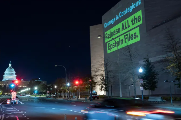 அதிரடியாக வெளியிடப்பட்ட ஆயிரக்கணக்கான கோப்புகள் - அமெரிக்கா எதிர்பார்த்திருந்த அந்நாள்..! | Thousands Long Awaited Epstein Files Released Us