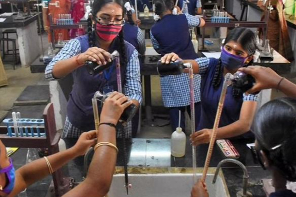 11, 12-ம் வகுப்பு மாணவர்களுக்கான செய்முறை தேர்வு நேரம் குறைப்பு - தமிழ்நாடு