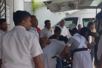 இடிந்து விழுந்த பாடசாலை பாதுகாப்புச் சுவர் ; மூன்று மாணவர்கள் வைத்தியசாலையில்