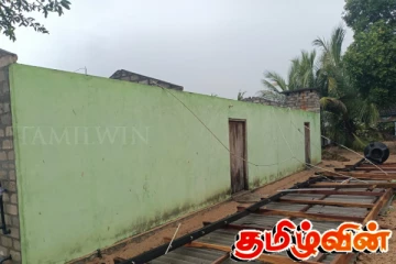 மட்டக்களப்பில் மினி சூறாவளியால் பறந்த ஆலய கூரை