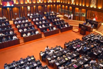 நாடாளுமன்றத்தில் சபாநாயகர் ஆசனத்தில் அமர்ந்த அமைச்சர்