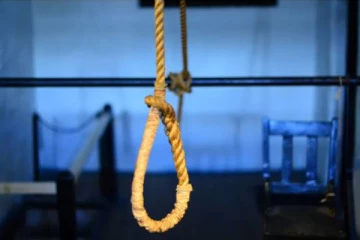 தூக்கில் தொங்கியபடி கண்டெடுக்கப்பட்ட பிரபல நடிகையின் உடல் - அதிர்ச்சியில் ரசிகர்கள்!