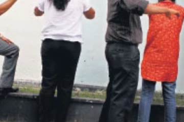 සරසවි සිසුන් 36ක් හදිසියේම රෝහල් ගත කෙරේ..!