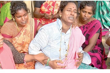 ராட்சத பள்ளம்; 80 மணி நேர தவிப்பு, ஒருவர் சடலமாக மீட்பு - என்ன நடக்கிறது வேளச்சேரியில்.?