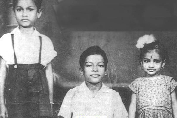 இந்த புகைப்படத்தில் இருக்கும் டாப் நடிகர் யார் தெரியுமா.. தெரிஞ்சா ஷாக் ஆகிடுவீங்க | Top Actor Childhood Photo