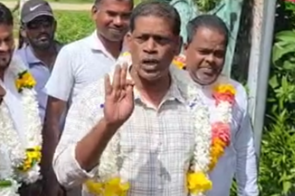 மலர் மாலையை கழட்டி வீசிவிட்டு சென்ற ஆளும் கட்சி எம்.பி.. நாவிதன்வெளியில் சம்பவம்! | Adambawa Thrown Away Garland And Left