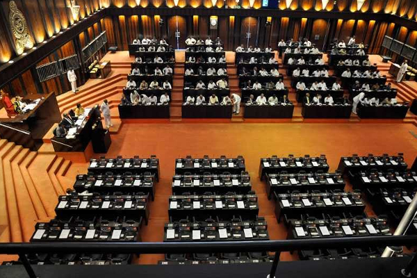 நாடாளுமன்ற உறுப்பினர்களால் மீள ஒப்படைக்கப்படாத ஆயுதங்கள்! | Arms Not Surrendered By Members Of Parliament