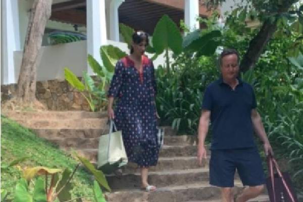 சாதாரண மனிதராக இலங்கை வந்த டேவிட் கெமரூன்! | Former British Prime Minister On Tour In Sri Lanka