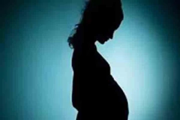 வயிற்று வலிக்கு சிகிச்சைக்கு சென்ற பதின்ம வயது சிறுமி கர்ப்பம்; மருத்துவர்கள் அதிர்ச்சி