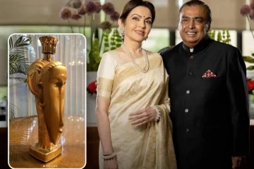 அம்பானி மனைவி நீதா அம்பானியின் வாய் பிளக்க வைக்கும் வாட்டர் பாட்டிலின் விலை..