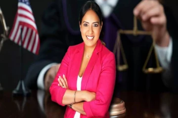 அமெரிக்காவில் நீதிபதியாக பதவியேற்ற முதல் இந்திய சீக்கிய பெண்!