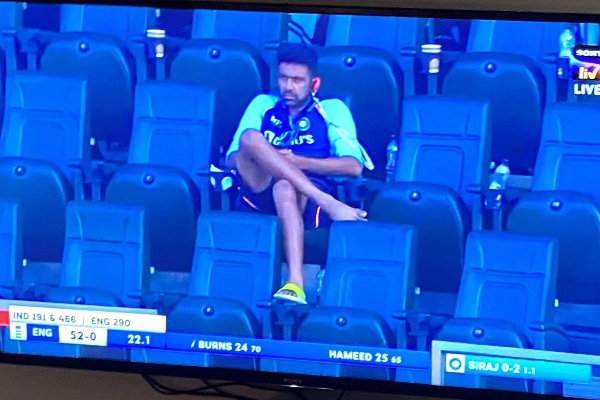 தனிமையில் அமர்ந்திருந்த அஸ்வின்... குவியும் ரசிகர்களின் ஆதரவு; அணியில் வாய்ப்பு கிடைக்காதது ஏன்? | Ravichandran Ashwin Sitting All Alone At The Oval