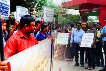 வட பகுதியில் பல்கலைக்கழக கல்விசாரா ஊழியர்களின் கவனயீர்ப்பு போராட்டம் (Photos)