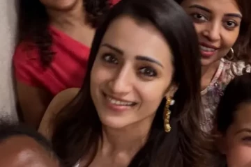 நடிகை த்ரிஷா யாருடன் தனது 42வது பிறந்தநாளை கொண்டாடியுள்ளார் பாருங்க.. புகைப்படங்கள் இதோ