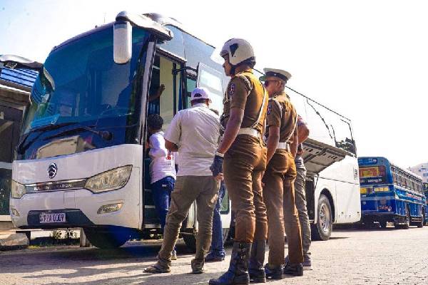 கொழும்பில் பேருந்து ஓட்டுநர்களுக்கான கடும் சோதனை ; பயணிகள் பாதுகாப்புக்கு புதிய முயற்சி | Intensive Checks To Be Carried Out Colombo Drivers