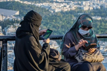 சுவிட்சர்லாந்தில் பொது இடங்களில் புர்கா அணிய தடை - மீறினால் அபராதம்