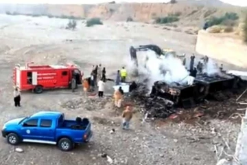 பாகிஸ்தானில் பேருந்து விபத்து : 39 பேர் உயிரிழப்பு