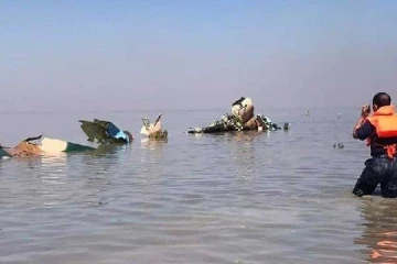 எரியில் விழுந்து விபத்துக்குள்ளான போர் விமானம்! ஒருவருக்கு நேர்ந்த பரிதாபம்