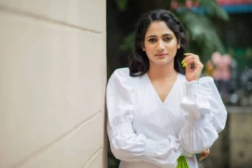 வெள்ளை நிற உடையில் ரசிகர்களை கவர்ந்த லொஸ்லியா!