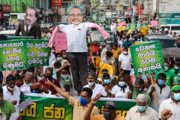 ஜனாதிபதியின் பதாதையுடன் தெருவில் இறங்கிய   ஐக்கிய மக்கள் சக்தி