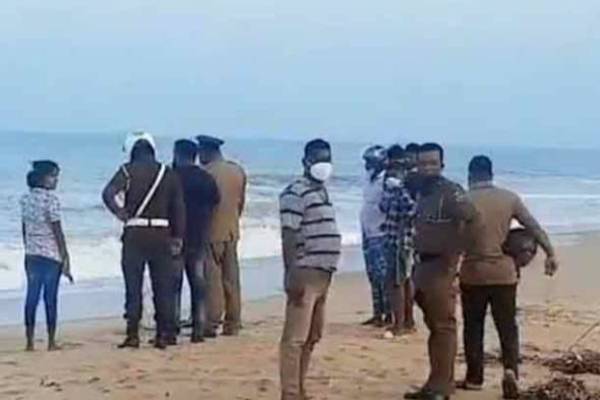 கடலலையில் அடித்து செல்லப்பட்ட 19 வயது இளைஞன் ; தீவிர தேடுதல் நடவடிக்கையில் பொலிஸார் | A 19 Year Old Man Was Swept Away By The Waves கடலலையில் அடித்து செல்லப்பட்ட 19 வயது இளைஞன் ; தீவிர தேடுதல் நடவடிக்கையில் பொலிஸார் | A 19 Year Old Man Was Swept Away By The Waves