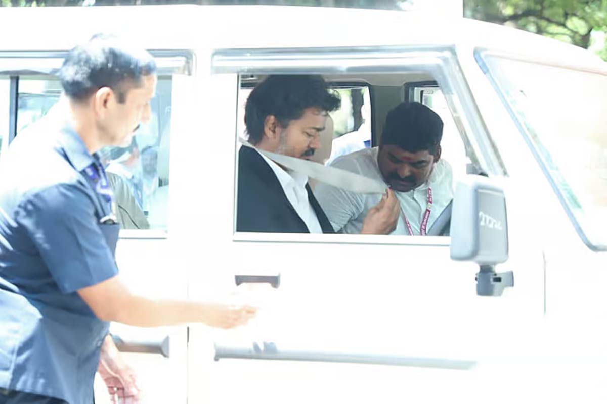 புதிய வாகனத்தில் டிரைவராக அமர்ந்த தமிழக முதல்வர்! | Chief Minister Vijay Drives New Vehicle