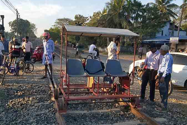 தமிழர் பகுதி பாதுகாப்பற்ற கடவையால் மாணவிக்கு நேர்ந்த துயரம்! | Student Due To The Unsafe Crossing