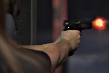 சக அதிகாரிகள் மூவரை சுட்டு கொன்று விமானப்படை அதிகாரி துணீகரம்