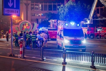 சீன வணிக வளாகத்தில் திடீர் தீ ; 16 பேர் உயிரிழப்பு