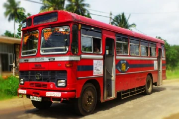 இ.போ.ச பேருந்தினை வழிமறித்து சாரதி மீதும் நடத்துனர் மீதும் தாக்குதல் - சாவகச்சேரியில் சம்பவம்