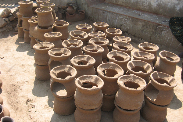 இலங்கையில் மண் அடுப்புக்களுக்கு  திடீர்  கிராக்கி | Sudden Demand For Clay Ovens In Sri Lanka