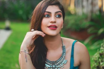 விபத்து நடந்த இடத்திற்கு சென்று கதறிய யாஷிகா: காப்பாற்றியவர்களுக்கு என்ன கொடுத்தார் தெரியுமா?