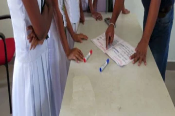 யாழில் பிரபல மகளிர் கல்லூரில் மாணவிகளிடம் இரட்டை அர்த்தங்களில் உரையாடும் ஆசிரியர்!