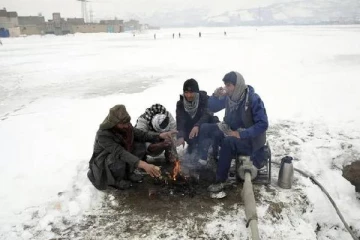 கடும் பனிப்பொழிவில் சிக்கி தவிக்கும் ஆப்கான்: 42 பேர் பலி!