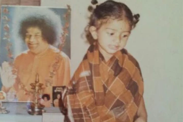 இந்தப் படத்தில் இருப்பது யார் தெரியுமா? எல்லோருக்கும் பிடித்த நடிகை தான்