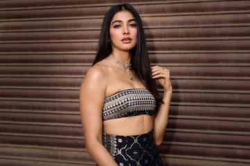 அசத்தலான லுக்கில் கிளாமர் போட்டோஷூட் நடத்திய நடிகை பூஜா ஹெக்டே.. புகைப்படங்கள் வைரல்