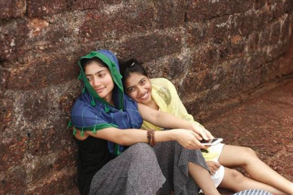 மேக்கப் போடாமல் அக்காவும் தங்கையும் வெளியிட்ட புகைப்படம்.. நடிகை சாய் பல்லவிக்கு குவியும் லைக்ஸ் | Sai Pallavi With Her Sister