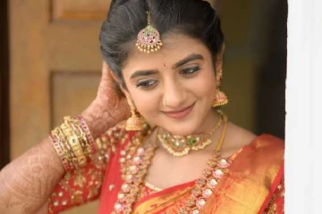 சேலையில் அட்டகாசமான லுக்!! சீரியல் நடிகை கேப்ரியல்லாவின் புகைப்படங்கள்..