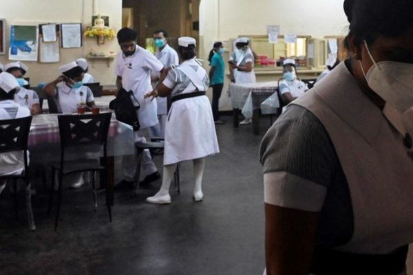 வைத்தியசாலையில் மருத்துவர் மீது கண்மூடித்தனமாக தாக்குதல்! | Doctor Brutally Attacked At The Badulla Hospital