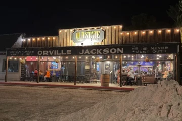 ஒரு மாதத்துக்கு பீர் இலவசம்; இதை செய்தால் போதும் - சலூன் அறிவிப்பு