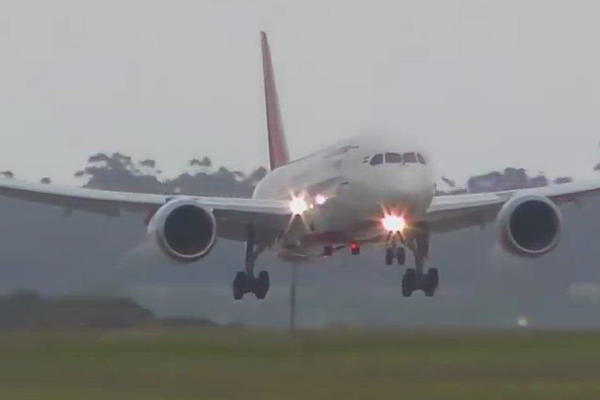 அவசரமாக ரஷ்யாவில் தரையிறங்கிய எயார் இந்தியா விமானம் | Air India Flight Makes Emergency Landing In Russia